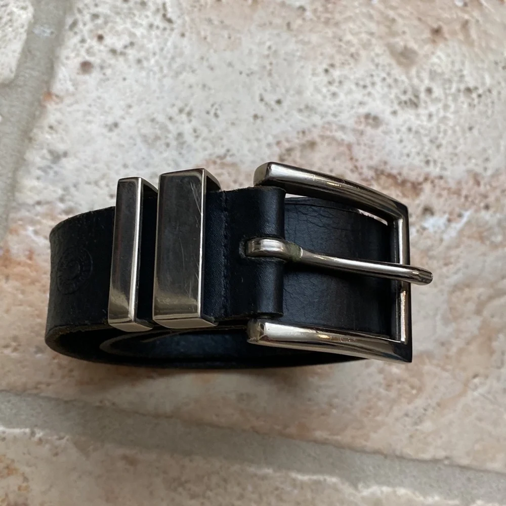 Men's Levis classic leather belt. 34’ black
